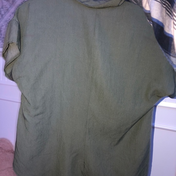 Green button down collard tee - Picture 3 of 4